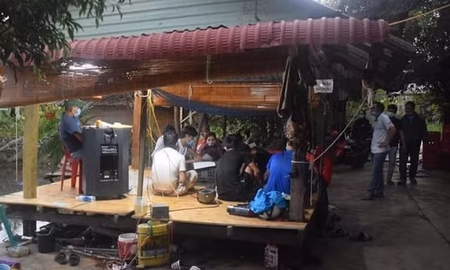 Nhóm đối tượng đánh bạc bị phát hiện.