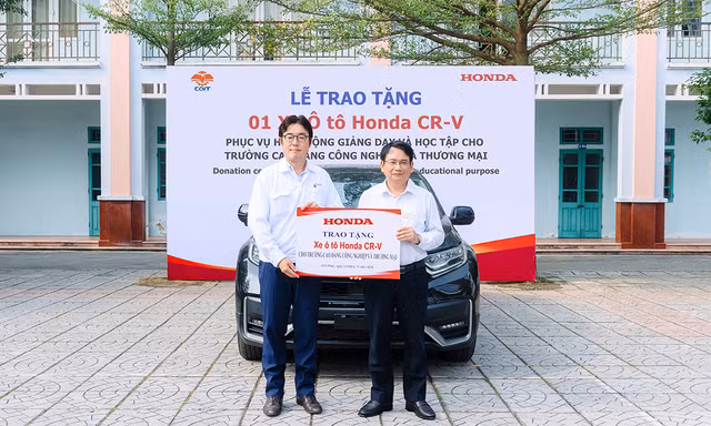 Honda Việt Nam trao tặng ô tô, xe máy và động cơ cho 25 trường Cao đẳng, Trung cấp nghề năm 2024