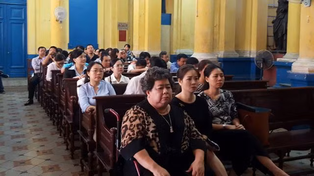 TAND TPHCM tuyên phạt bị cáo Hứa Thị Phấn 30 năm tù và phải bồi thường cho CB hơn 16.700 tỷ đồng.