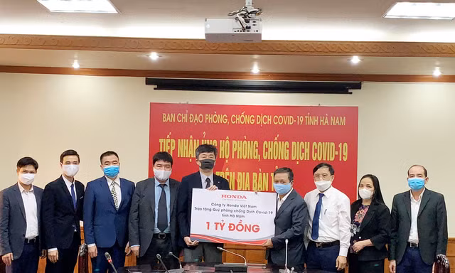 Honda Việt Nam trao tặng Ủy ban Mặt trận Tổ quốc tỉnh Hà Nam 1 tỷ đồng phòng chống dịch COVID-19