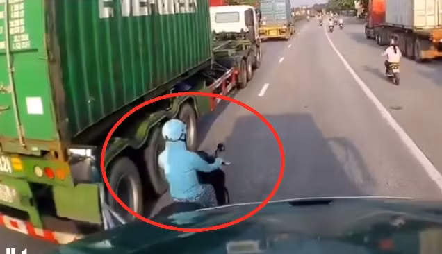 Nữ ‘ninja’ vượt ẩu, tạt đầu xe container trên quốc lộ 5