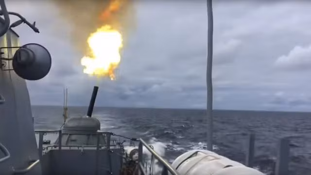 Tàu Nga khai hỏa như ‘sấm sét’ tại biển Baltic