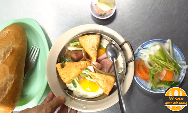 Tiệm bánh mì chảo hơn nửa thế kỷ