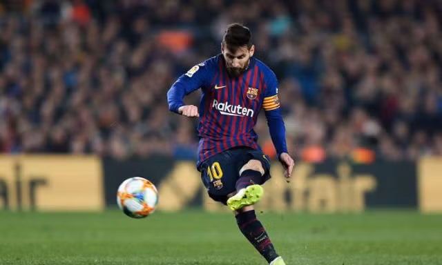 Messi và những cú sút phạt kinh điển trong PES 2019
