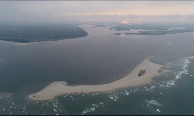 Cận cảnh đảo cát dài hơn 3 km xuất hiện ở cửa biển Hội An