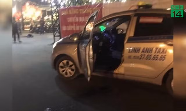 Điều tra vụ tài xế taxi nghi bị cứa cổ chết gục trước cổng SVĐ Mỹ Đình