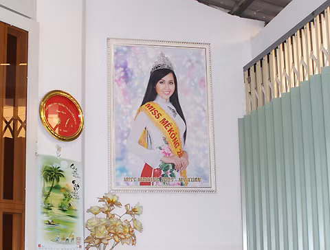 Mẹ Hoa hậu bán dâm Mỹ Xuân: Không giận hay oán trách con!