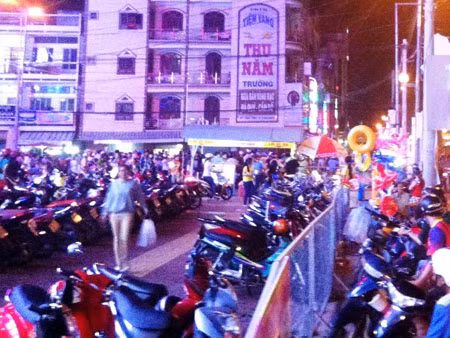 Cầm mã tấu cướp tiệm vàng lớn nhất Cà Mau