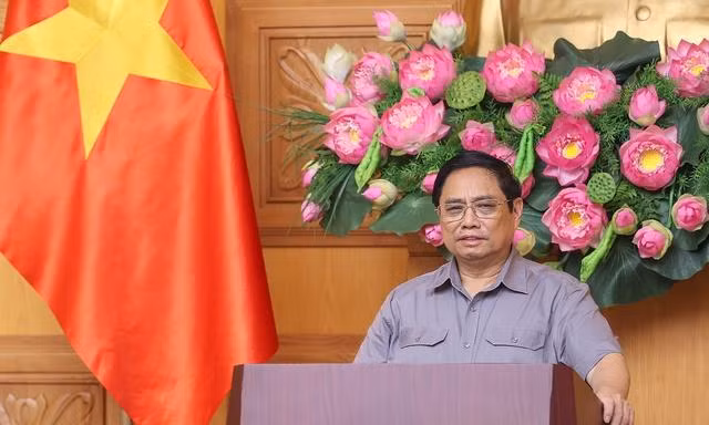  Xây dựng đề án về công nghiệp hóa trình Hội nghị Trung ương 6