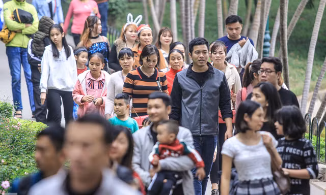 Công viên Thủ Lệ đặc người trong ngày Tết Dương lịch