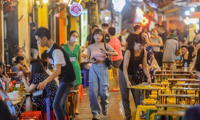 Hà Nội: Quán bar, quán vỉa hè dừng hoạt động lần 2 vì COVID-19