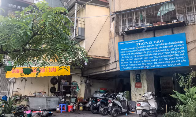 Cận cảnh các chung cư trước nguy cơ đổ sập bất cứ lúc nào ở Hà Nội