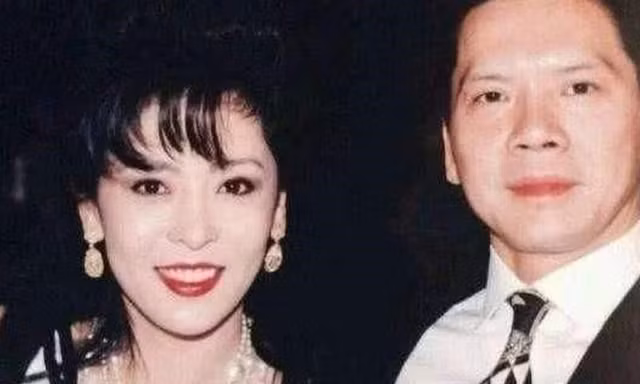 Truyền kỳ người phụ nữ quyền lực nhất showbiz Hồng Kông: 72 tuổi, “sắc đẹp” vẫn đáng nể