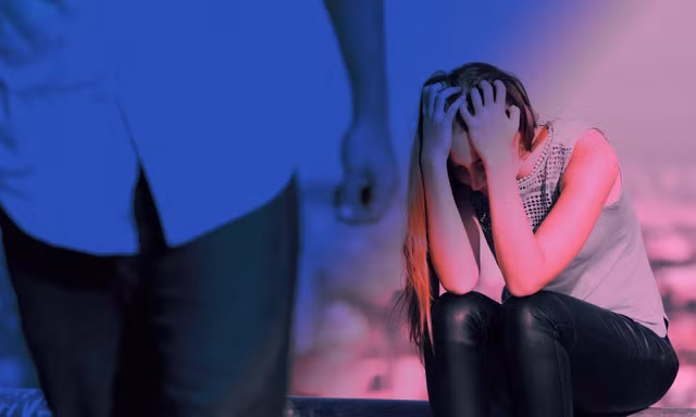 Chồng chuyển cho “tình cũ” 20 tỷ đồng, vợ có thể kiện ra tòa được không?