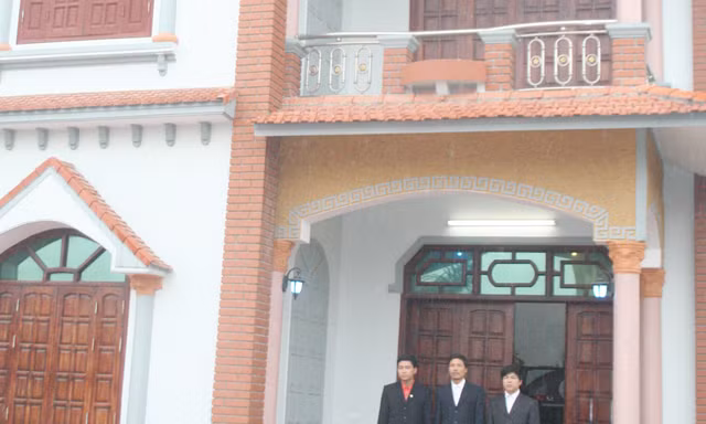 Cán bộ xã xa vợ