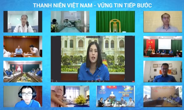 Hoa hậu Tiểu Vy xinh xắn trong màu áo Đoàn thanh niên, đặt câu hỏi cho Ban Bí thư TƯ Đoàn