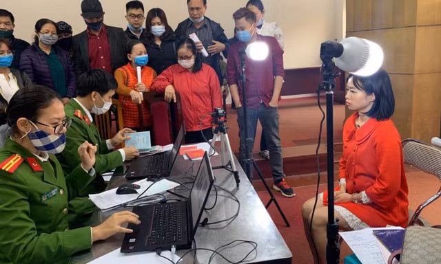 Nhìn cộng đồng mạng chia sẻ kỷ niệm mới thấy, ảnh CCCD “để đời” không phải chuyện riêng ai