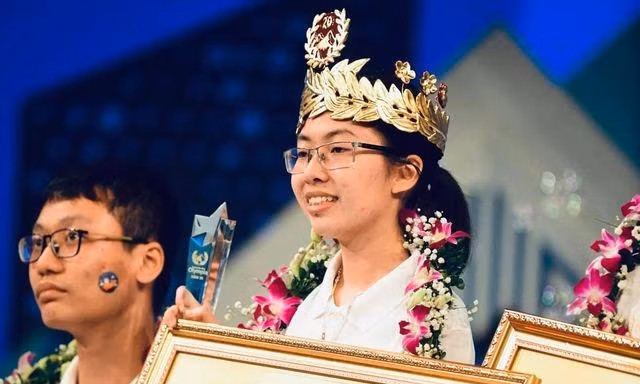 Không chỉ bứt phá ở Chung kết, quán quân Olympia từng vượt vòng thi Tháng và Quý gay cấn