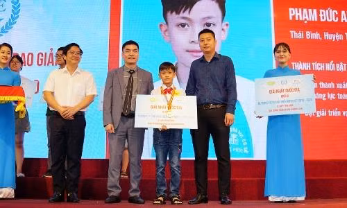 Lễ trao giải cuộc thi IOE lần thứ 10: Hàng trăm học sinh tài năng háo hức nhận phần thưởng
