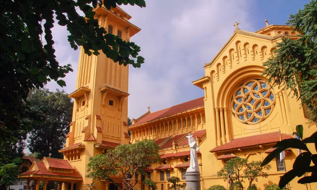 Các nhà thờ lớn ở Hà Nội rực rỡ sắc màu đón Giáng sinh