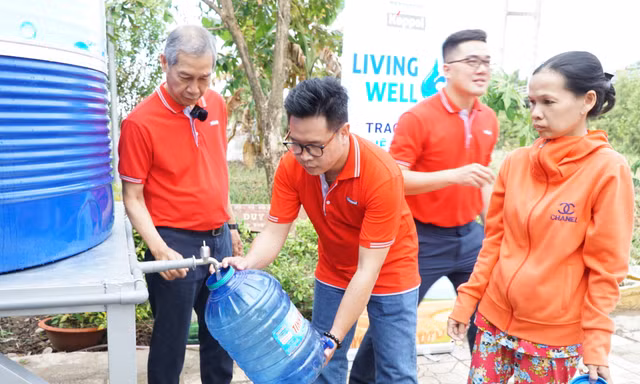 Mang nước sạch đến cho hơn 10.000 dân nghèo đất Mũi 