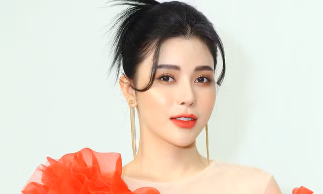 Quán quân The Voice tái xuất sau 2 năm điều trị thanh quản