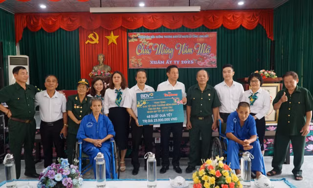 Ngân hàng BIDV và Báo Tiền Phong thăm, tặng quà Tết cho thương binh tại Bà Rịa-Vũng Tàu
