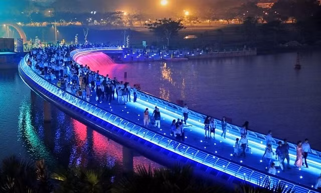 Hồ Bán Nguyệt - Cầu Ánh Sao Phú Mỹ Hưng sẽ trở thành chợ đêm