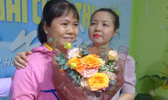  Đạt giải nhất thi viết về đại dịch COVID-19, tác giả trao giải thưởng cho nhân vật