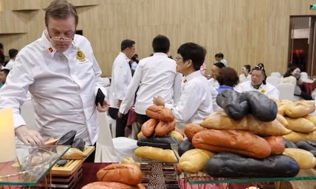 150 thợ sắp làm 1 chiếc bánh mì khổng lồ ở TPHCM