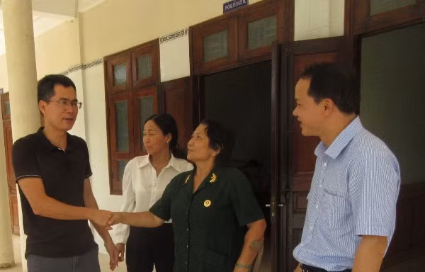 Báo Tiền Phong thăm, tặng quà Trung tâm Thương Binh Long Hải