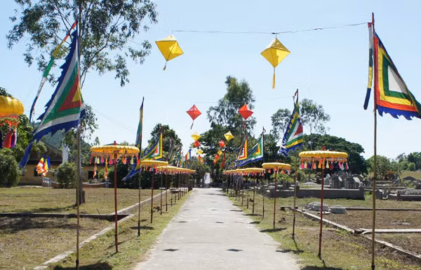 Quang cảnh chùa Ba Đồn trước ngày tế lễ âm linh cô hồn