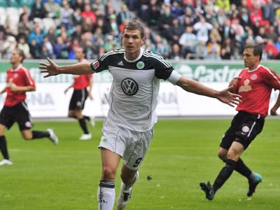 Dzeko chính thức tới Man City