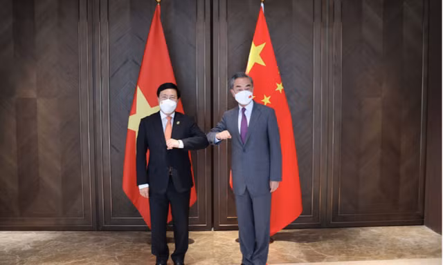 Phó Thủ tướng Phạm Bình Minh và Bộ trưởng Ngoại giao Trung Quốc trong cuộc gặp ngày 13/7. (Ảnh: Mofa)