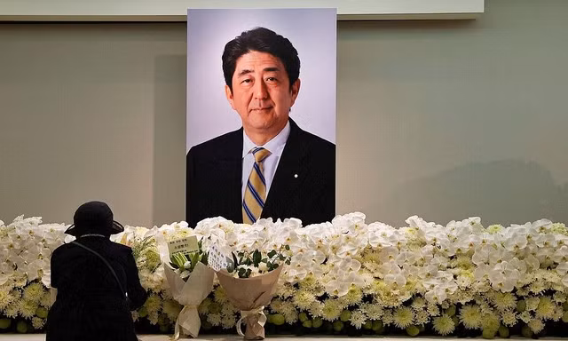Làm lễ 'tsuya' cho cố Thủ tướng Abe Shinzo trước hỏa táng