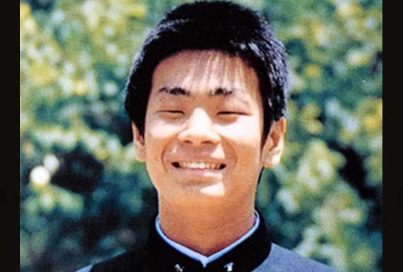 Ảnh của Tetsuya Yamagami trong kỷ yếu trung học