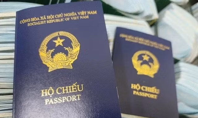 Hộ chiếu mới có bìa xanh tím than