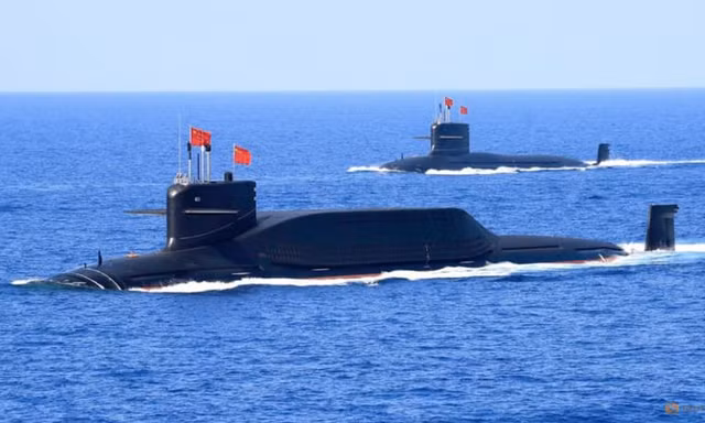 Tàu ngầm hạt nhân lớp Jin Type 094A của Trung Quốc nổi lên trên Biển Đông ngày 12/4/2018