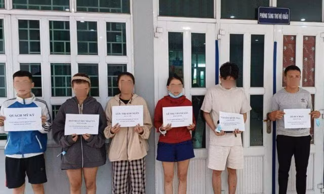 Bắt băng nhóm lừa đảo ‘mua bảo hiểm gói vay vốn’