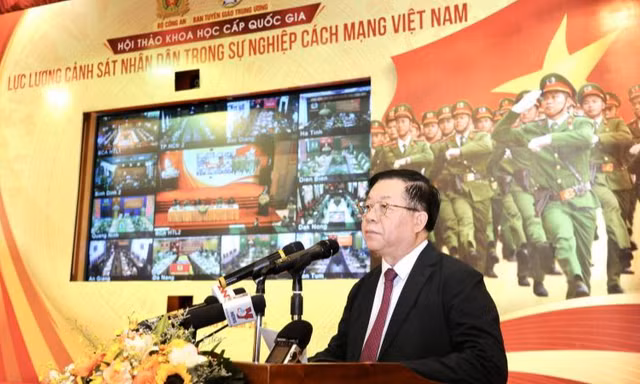 Trưởng Ban Tuyên giáo Trung ương Nguyễn Trọng Nghĩa phát biểu khai mạc hội thảo.