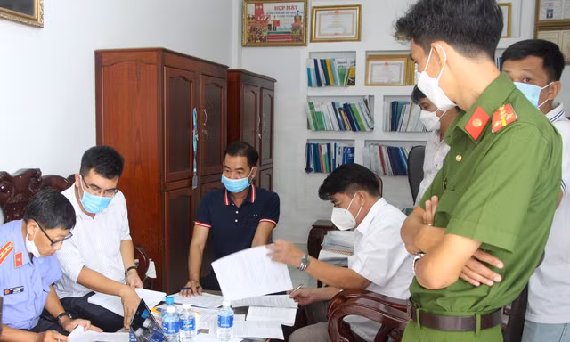 Túi quà 450 triệu và 'kịch bản' cho Việt Á trúng thầu của nhóm cán bộ chủ chốt CDC Hậu Giang