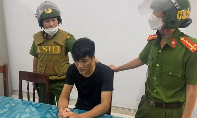 Đối tượng tên N.K.C. (37 tuổi, trú thôn 2, xã Nghĩa Dõng, TP Quảng Ngãi, tỉnh Quảng Ngãi) tại cơ quan công an. Ảnh (CACC)