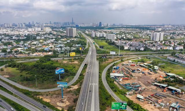 Cận cảnh tuyến cao tốc TPHCM-Long Thành-Dầu Giây sắp mở rộng lên 8 làn xe