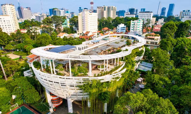 Cận cảnh Nhà Thiếu nhi hình cánh diều độc, lạ ở TPHCM