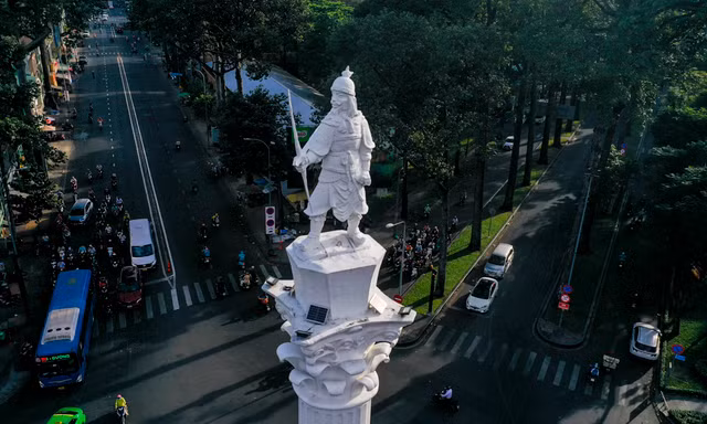 'Áo mới' của nhiều tượng đài lớn ở TPHCM sau phục dựng