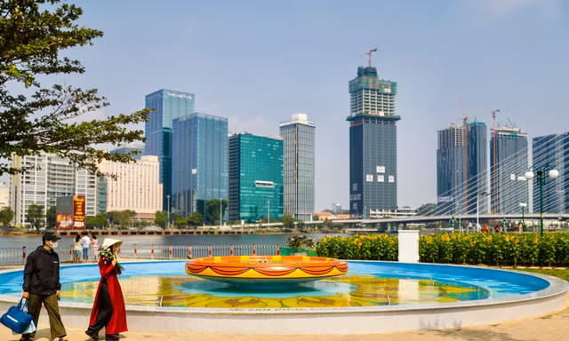 Công viên bờ sông Sài Gòn diện 'áo mới' lộng lẫy đón Tết