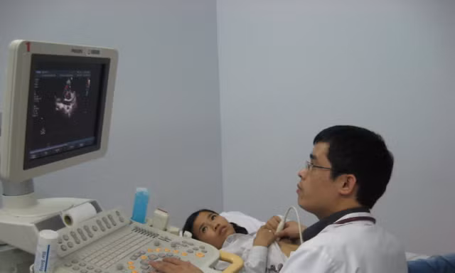 Gần100 trẻ bị tim bẩm sinh được khám và điều trị miễn phí