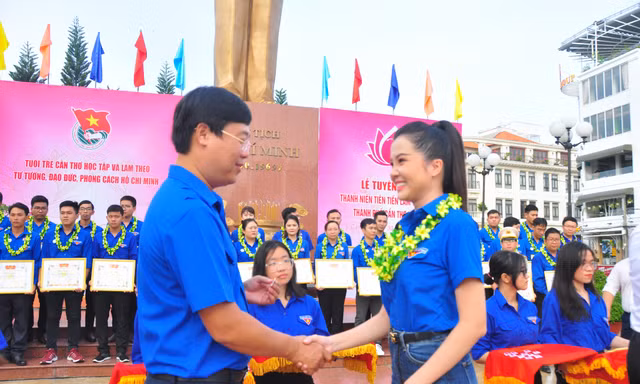 Cần Thơ tuyên dương 79 thanh niên tiên tiến làm theo lời Bác