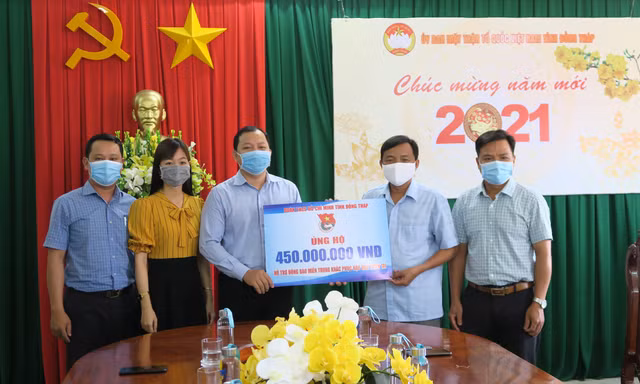 Tuổi trẻ đất Sen Hồng ủng hộ đồng bào miền Trung hơn 1,5 tỉ đồng