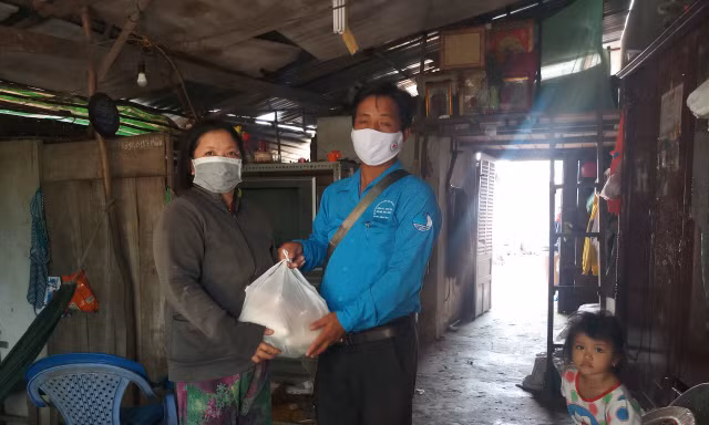 Chương trình 'Triệu bữa cơm' đến với người dân Tây Đô